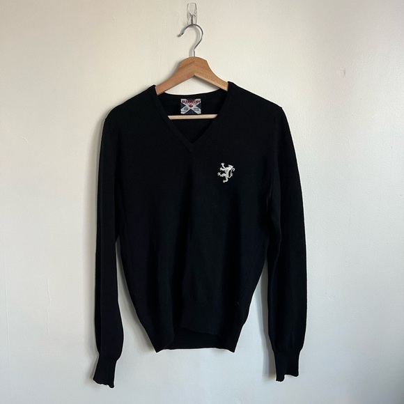 Glenorchy Black Embroidered Lion Wool V-Neck Sweater - Picture 1 of 5